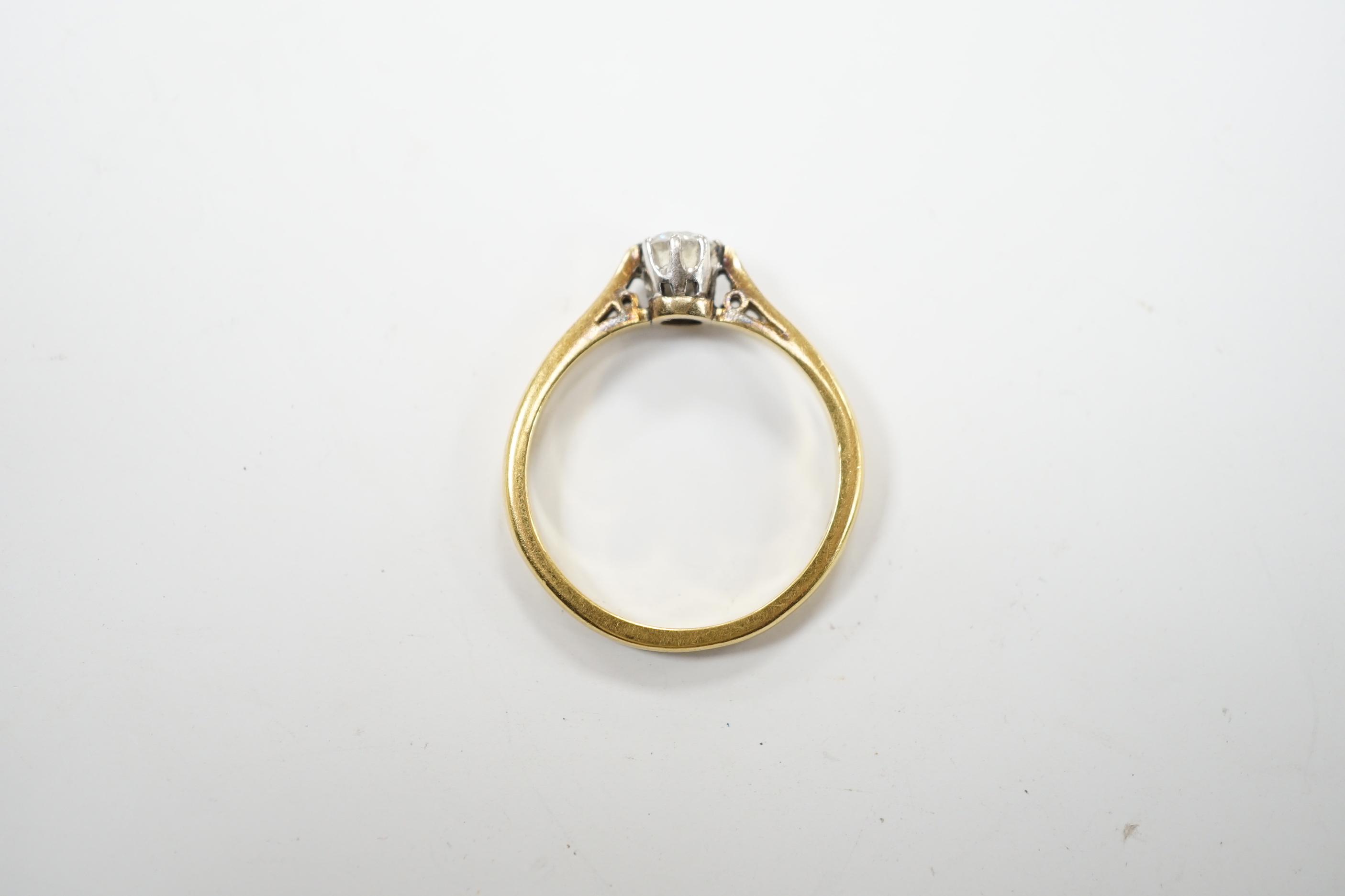 An 18ct, plat and solitaire diamond ring, size O, gross weight 3.1 grams.